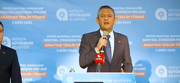 Özgür Özel’in ikinci paylaşımını “samimiyetsiz” bulan bazı sosyal medya kullancıları, CHP Genel Başkanına tepki gösterdi.