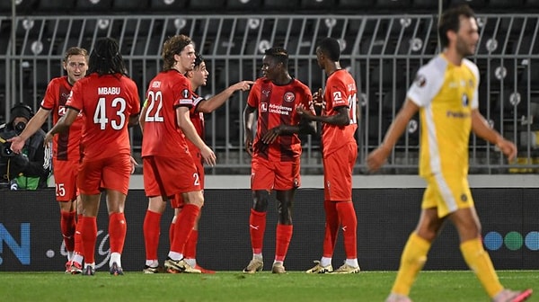 Midtjylland'ın Maccabi'yi 2-0 yendiği Avrupa Ligi maçında, 19 yaşındaki milli futbolcumuz Aral Şimşir'e İsrailli futbolcular tarafından saldırı gerçekleştirildi.