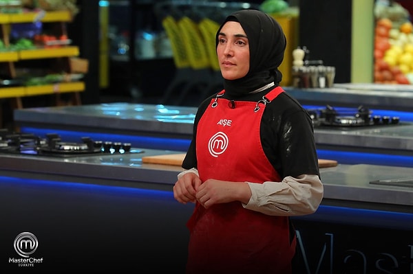 Son ikiye ise Ayşe ve Beyza kaldı. MasterChef'te haftanın 7. ve son eleme adayı ise Ayşe oldu. Şefler Ayşe'nin performansını yerden yere vurdu.