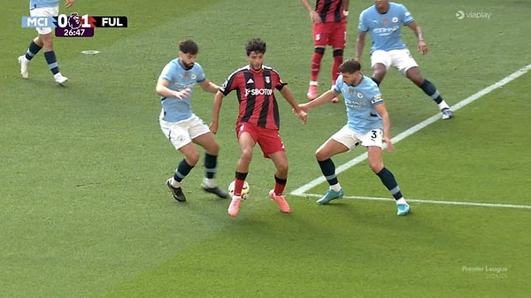 Karşılaşma 3-2'lik Manchester City galibiyetiyle son bulurken, Raul Jimenez'in Andreas Pereira'ya yaptığı asist unutulmazlar arasına girdi.