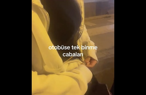 Otobüse binmeden önce erkek gibi görünmek için kıyafetlerini düzenleyen kızların o anları, ülkenin geldiği nokta üzerine uzun uzun düşündürdü.