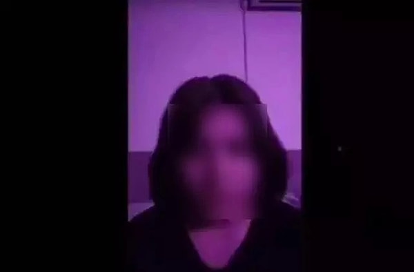 Her geçen gün şiddet haberleri ve detayları artarken sosyal medyada yayılan bir video da izleyen herkesin adeta kanını dondurdu. Sosyal medyadan bir video paylaşan küçük bir kız, sahte ihbarlar ve şantajlarla kendisine zorla eylemlerde bulundurulduğunu söyledi.