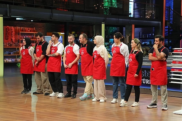 1. MasterChef Türkiye'de eleme yarışına Şirin'in "kopya" çekmesinin damga vurmasının ardından elenen isim belli oldu. MasterChef Türkiye'de bu hafta kim elendi?