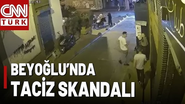 Bir sonraki basamak rıza almadan dokunmak ya da diğer adıyla taciz. Hiçbir kadına o istemeden dokunamazsınız. Buna konuşurken elinizi kadının omzuna atmak, gülerken bir anda bacağına şap diye vurup çekmek, kadının üstündeki kıyafetin herhangi bir yerini o istemeden düzeltmek de dahil!