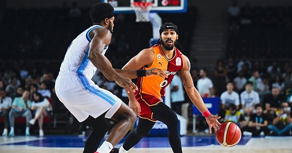 Türk Telekom, Basketbol Süper Ligi'nin ilk haftasında Galatasaray'ı konuk etti.