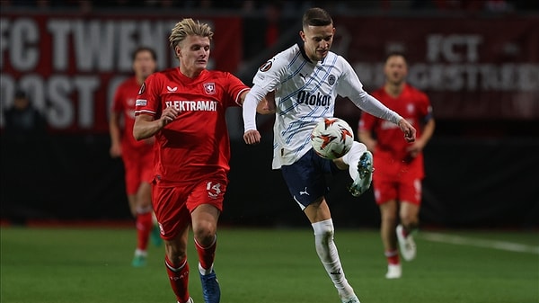 Son resmi maçına Avrupa Ligi'nde çıkan Fenerbahçe, Twente deplasmanından 1-1'lik beraberlikle dönmüştü.