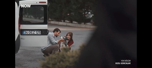 Üstüne bir de Mira'nın Cüneyd'e açık açık yürümesi... Bu da yetmezmiş gibi Zeynep'in onları görmesi... Daha fazla yazamayacağım.