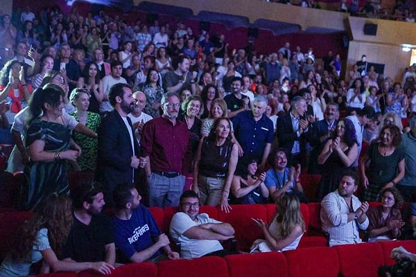 Senaristliğini Erdi Işık'ın yaptığı ve başrollerinde Nur Sürer, Aslıhan Gürbüz ve Osman Sonant'ın oynadığı film prömiyerini festivalde yaptı ve izleyenler tarafından çok beğenildi. Salonda bulunan oyuncular dakikalarca alkışlandı.