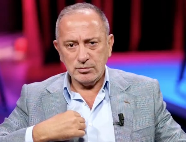 Gazeteci Altaylı, "CHP Kemal Kılıçdaroğlu'nu partinin başına getirirse, yemin ederim AK Partili olurum. O da bana yakışmaz ama Kılıçdaroğlu mu, AK Parti mi? Vallahi AK Parti." şeklinde konuştu.