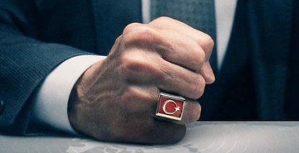 Yani TR'deki sistemin parçaları bir bütüne hizmet etmiyor. Tüm sistemlerin kötü yanları alınmış gibi.