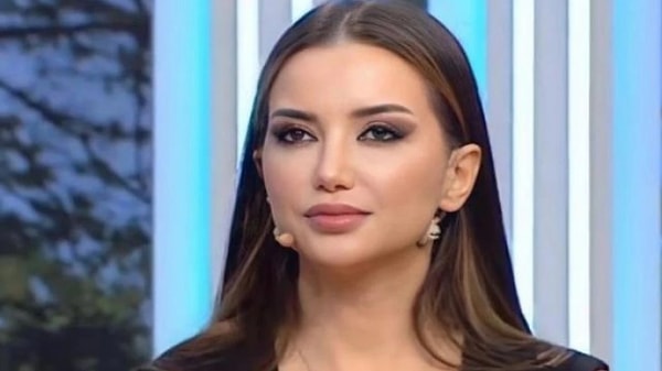 Klinik psikolog, sunucu ve yazar Esra Ezmeci, Beyaz TV'de yayınlanan Yeni Baştan programıyla öne çıkıyor.