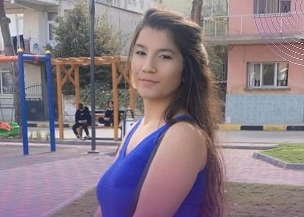 Manisa’da kendisinden haber alınamayan Pelin Karaca’nın cansız bedeni Uşak’ta bulunmuştu. 21 yaşındaki Pelin’in katil zanlısı olarak son görüştüğü 36 yaşındaki Ali Uysal gözaltına alınmış ve sorgusunda cinayeti itiraf etmişti. Uysal’ın ifadesinde, “Pelin arabanın altında kaldı. Ben de ölünce korktum ve gömdüm” dediği öğrenildi.