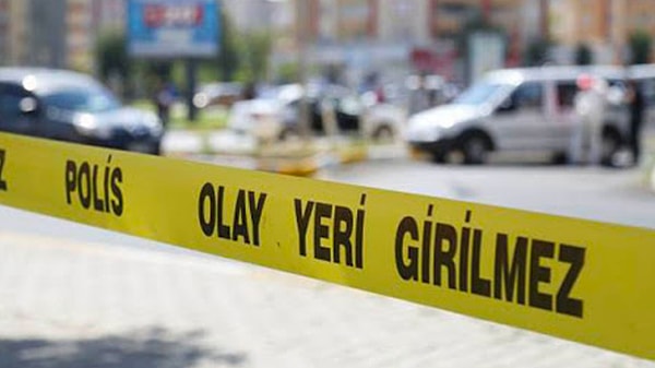 Türkiye'de her geçen yıl artan suç vakaları kamuoyunun gündeminden düşmüyor. Son dönemde yaşanan cinayet, taciz ve yaralama olaylarında görülen suçlu kişi profillerinin çoğunun suç kayıtları olmasına rağmen dışarıda olduğu göze çarparken, gazeteci Fatih Altaylı yaşananların sorumlusu olarak iktidarı işaret etti.