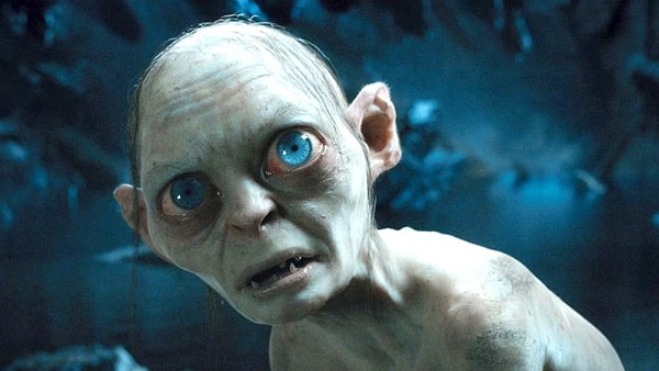 Hatta Gollum'un yakalanışını konu alan 'The Lord of the Rings: The Hunt for Gollum' filminin 2026 yılında vizyona gireceği doğrulanmıştı. Bu haberlerin ardından eski oyuncuların seriye dönüp dönmeyeceği hakkında bir sürü söylentiler, rivayetler ortaya çıkmış; oyuncular yeni filmlerle ilgili açıklamalar yapmıştı.