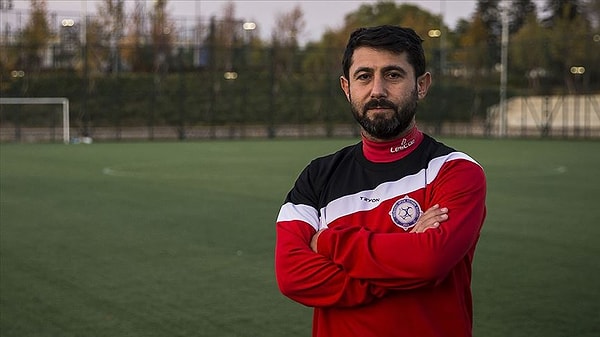 Konuya ilgili gazetecilere konuşan Ampute Milli Futbol Takımı Teknik Direktörü İsmail Temiz, sulak halini bildikleri Seyfe Gölü'nün son haline çok üzüldüklerini söyledi.