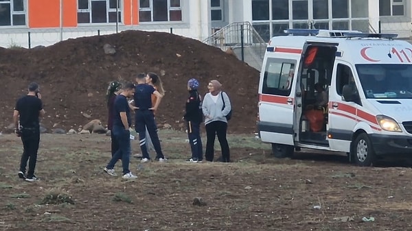 Çocuk, sağlık kontrolü için Diyarbakır Kadın, Doğum ve Çocuk Hastalıkları Hastanesi’ne sevk edildi. Kontrollerinde bacağında ısırık izleri tespit edilen mağdur çocuk, Çocuk İzlem Merkezi’ne (ÇİM) götürüldü.