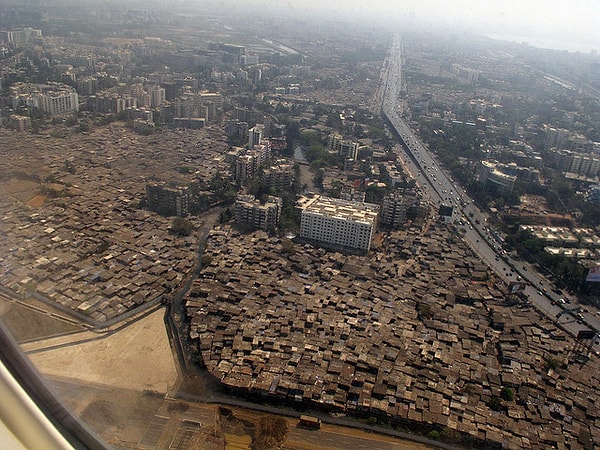 Projeler genellikle uygun fiyatlı konutların yerine daha pahalı yapılar inşa edilerek bölgedeki halkın dışlanmasına yol açtı. Bugün ise gentrifikasyon, süreci daha da hızlandırıyor.