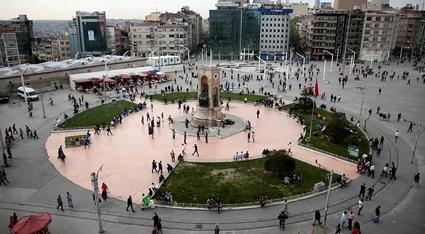 Taksim, bugün İstanbul'un Avrupa yakasının merkezi konumunda desek yeridir.