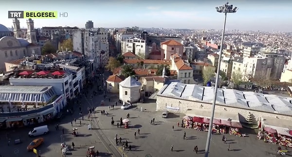 Taksim meydanı adını 19.yüzyılda kurulan su dağıtım şebekesinden alıyor. Zamanında içme suyunun dağıtımı, yani taksimi buradan yapılırdı.