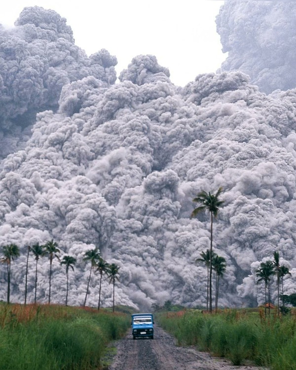 14. Korku dolu anlar: 1991 yılında Filipinler'deki Pinatubo Yanardağı'ndan püsküren piroklastik akıntılar...