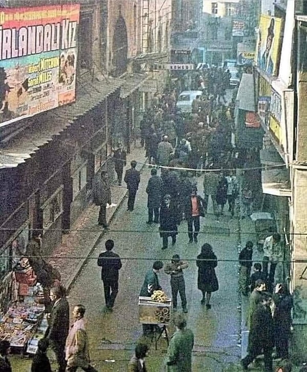 Zamanla bu sokakta yoğunlaşan film şirketleri nedeniyle Türk sineması, Yeşilçam adıyla anılmaya başladı.