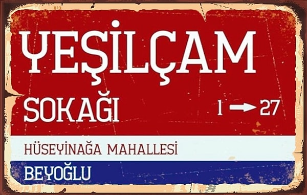 Sokak, Osmanlı Bankası’nın çabalarıyla genişletilerek daha kullanışlı hale getirildi. Bankanın inşaat ve altyapı yatırımları, sokak üzerinde yapılanmayı hızlandırdı.