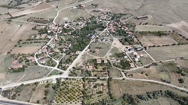 Kırıkkale’nin Çelebi ilçesinde 16 gün önce kaybolan Sevgi Gülden Yalçıner'i arama çalışmaları sürüyor.