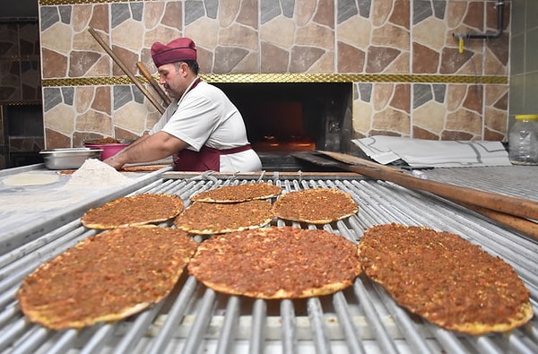 Tarım ve Orman Bakanlığının açıkladığı tağşiş listesine göre sıklıkla kanatlı eti kullanıldığı tespit edildi. Gerçek lahmacunun fiyatı, kullanılan etin kalitesine, diğer malzemelere ve işletmenin genel maliyetlerine bağlı olarak değişir.