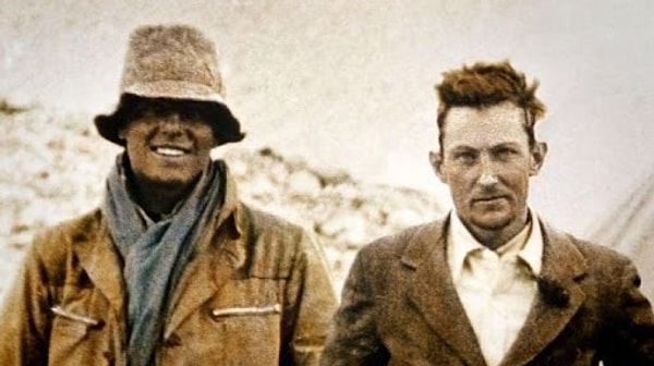 1924 yılında, bundan tam 100 yıl önce Andrew Sandy Irvine ve George Mallory de Everest'e tırmanırken kaybolmuştu.