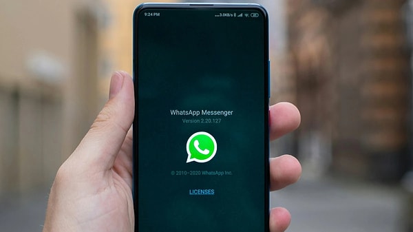 Bu süreçte uygulamaya birçok güncelleme getirildi ve farklı özellikler kullanıma açıldı. Şirket, şimdi de WhatsApp uygulamasını kullanabilecek olan Android telefonlar için minimum sistem gereksinimi şartını Android 6.0 (Marshmallow) sürümüne çekmeye hazırlanıyor.