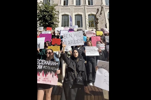 Eylem tüyleri diken diken ederken, şarkının üzerinden yıllar geçmesine rağmen hiçbir şeyin değişmemiş olması, yaşanan olaylar üzerine bir kere daha düşündürdü.