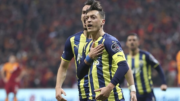 Karabağ kulübüne misafir olan eski oyuncu, bir etkinlikte futbolseverlerle buluştu.