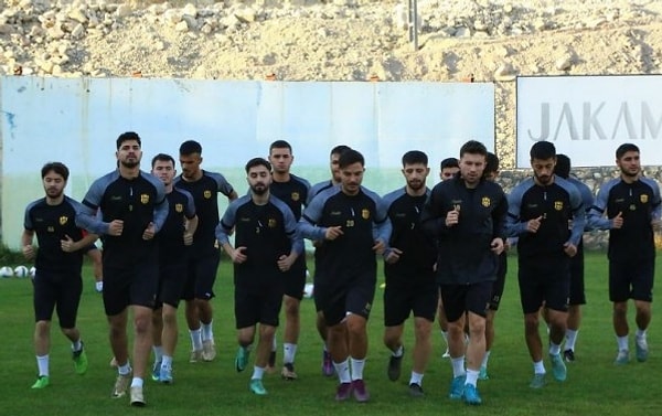 Altyapı oyuncularıyla mücadele eden ve eksi üç puanla ligin son basamağındaki Yeni Malatyaspor'da  olağanüstü seçimli genel kurula gidildi.