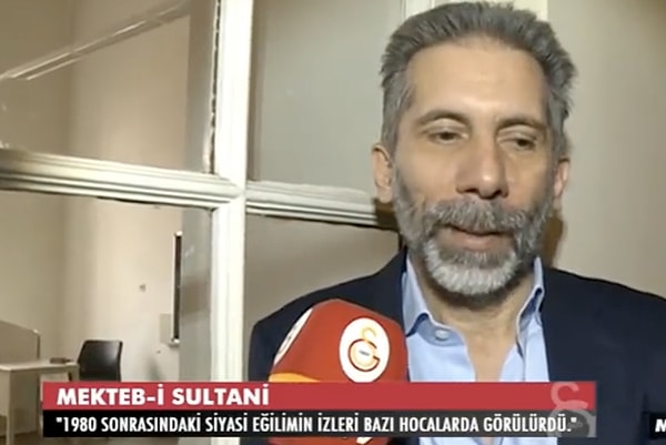 Daron Acemoğlu'nun Galatasaray Lisesi'nden sınıf arkadaşı Saruhan Doğan, 12 Eylül 1980 Darbesi sonrasında siyasi eğilimlerin bazı hocaları da etkisi altına aldığını ve Acemoğlu'nun başına da okulda ırkçı bir olay geldiğini anlattı.