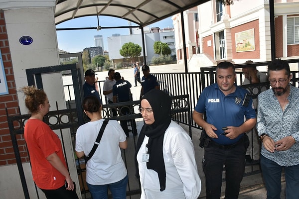 İhbar üzerine adrese gelen polis ekipleri, D.T.'yi önceki gün gözaltına aldı. Polisteki işlemlerinin ardından dün adliyeye sevk edilen şüpheli D.T. adli kontrol şartıyla serbest bırakıldı.