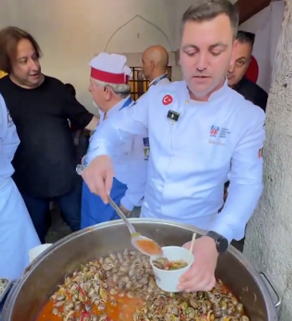 60 kilogramlık salyangoz ikramı, yoğun ilgiyle karşılanarak sadece 10 dakikada tükendi.