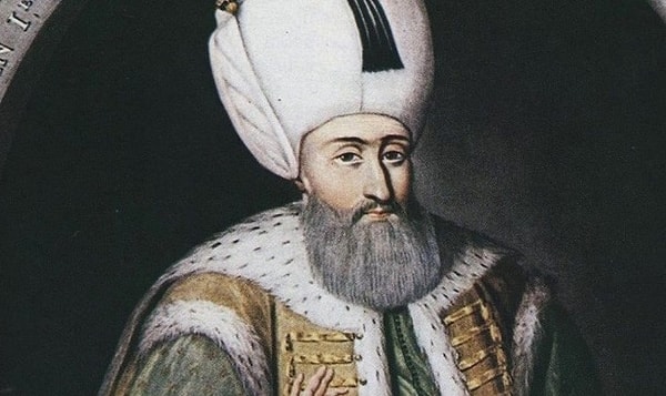 Mesela bir Venedik elçisi, görüşmelerden önce Kanuni Sultan Süleyman’ın yüzüne renkler sürüldüğünü ifade etmişti. Bunun sebebi Sultan Süleyman’ın ten renginin çok beyaz olduğu için hasta gibi görünmesini engellemekti.