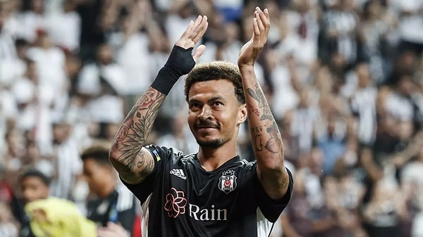 2022-2023 sezonunda Beşiktaş'ta kiralık olarak forma giyen Dele Alli, o sezonun mart ayında sakatlık geçirmiş ve ameliyat olmuştu. O tarihten bu yana yaklaşık 1.5 yıldır resmi bir maça çıkmıyor.