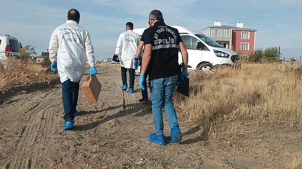 İçişleri Bakanı Ali Yerlikaya, Rojin'in cansız bedeninin Van Gölü Molla Kasım Köyü sahilinde bulunduğunu açıkladı.