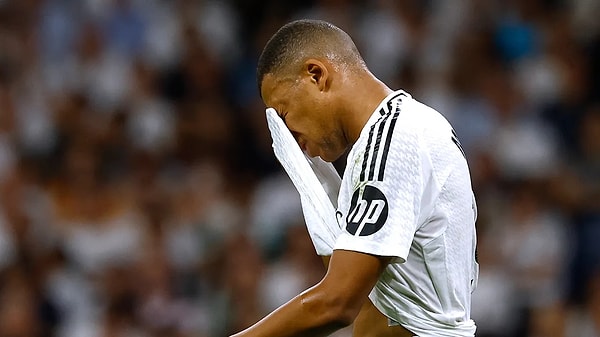 Mbappe'nin tatile çıkmadan önce Real Madrid için fotoğraf çekimine katıldığı ve bugün bu paylaşımların yapılmak üzere planlandığı ortaya çıktı.