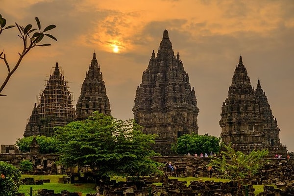 5. Endonezya'nın en ünlü turistik yerlerinden biri olan “Borobudur” nedir?