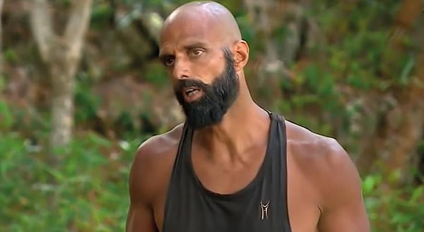 Hasan Yalnızoğlu, 2010 yılında katıldığı "Survivor Ünlüler - Gönüllüler" yarışmasıyla Türkiye genelinde daha da tanınır hale geldi. Yarışmada güçlü performansı ve azmiyle dikkat çeken Yalnızoğlu, Nihat Altınkaya’nın ardından ikinci olmayı başardı.