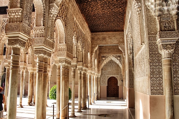 4. Granada, dağların gölgesinde saklı bir tarih mirası.