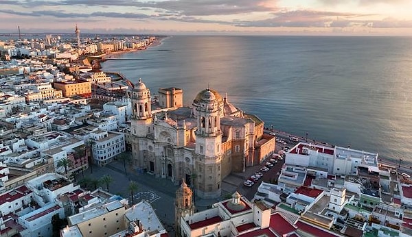 8. Cadiz, Avrupa’nın en eski şehirlerinden biri.