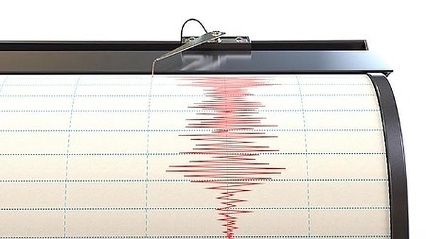 AFAD, Akdeniz’de 4.7 büyüklüğünde deprem meydana geldiğini açıkladı. Yaşanan deprem, başta Kaş olmak üzere Antalya’nın birçok ilçesinde de hissedildi.