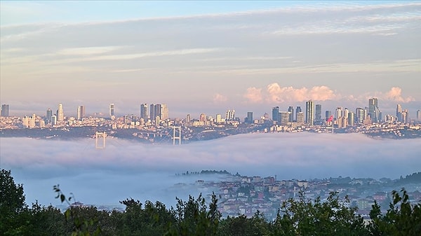 Öte yandan elverişsiz hava koşulları nedeniyle bazı vapur seferleri de gerçekleştirilemedi.