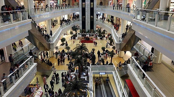 "Madem ekonomik kriz var, avmler cafeler neden tıklım tıklım?" sorusunun cevabı da tam olarak burada aslında.