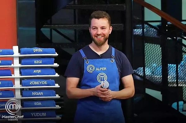 17. MasterChef Türkiye'nin başarılı yarışmacılarından Alper'in şef olmadan önceki mesleği herkesi şaşırttı. Son bölümde Alper'in önceki mesleğini açıklayan Ezgi, itirafıyla gündem oldu.