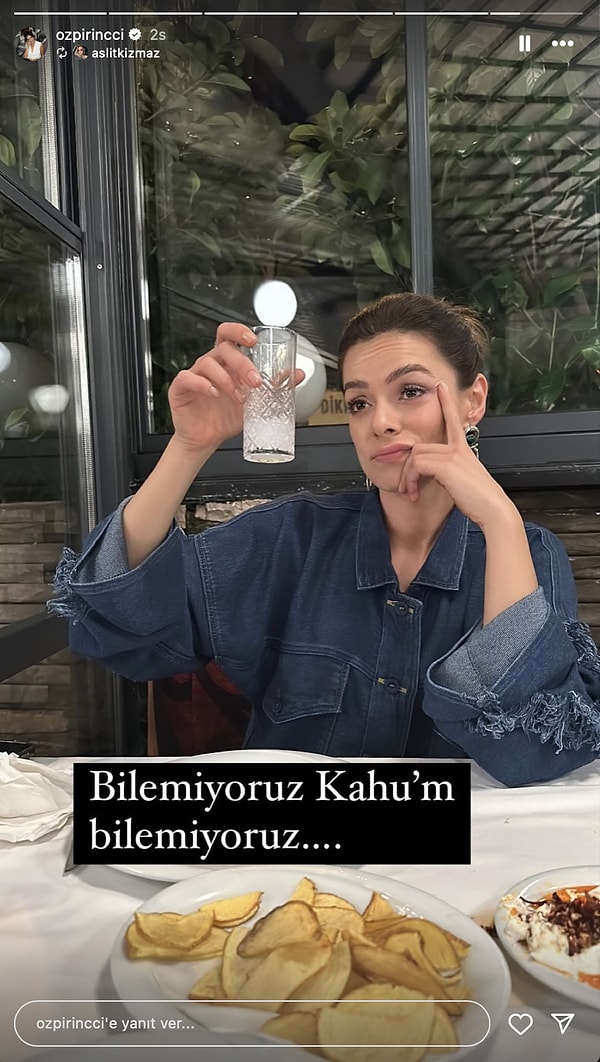 Özge Özpirinçci rakı keyfi yaptı.