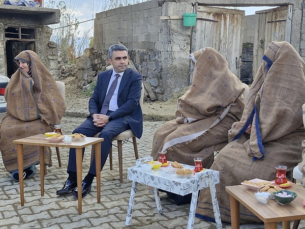 Erzurum İl Tarım ve Orman Müdürü Alpaslan Kenger, Dünya Kadın Çiftçiler Günü'nü kutlamak için köylere ziyaret gerçekleştirdi.